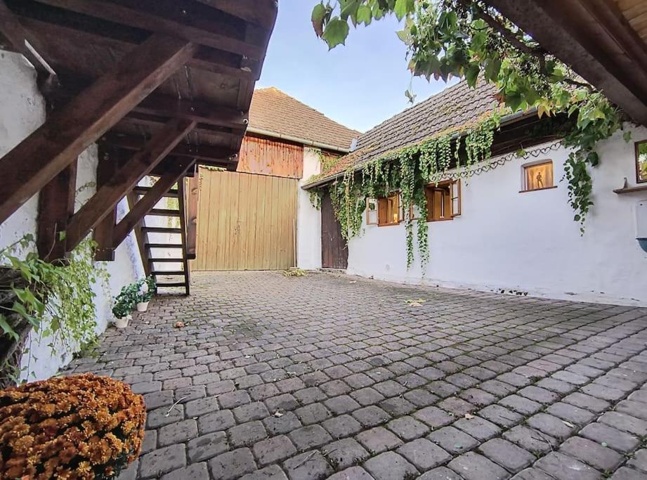 Chaloupka U Mostu Sv Jana V Centru Vodnan Vodňany Exteriör bild