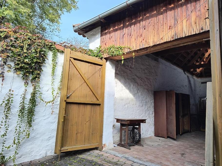 Chaloupka U Mostu Sv Jana V Centru Vodnan Vodňany Exteriör bild