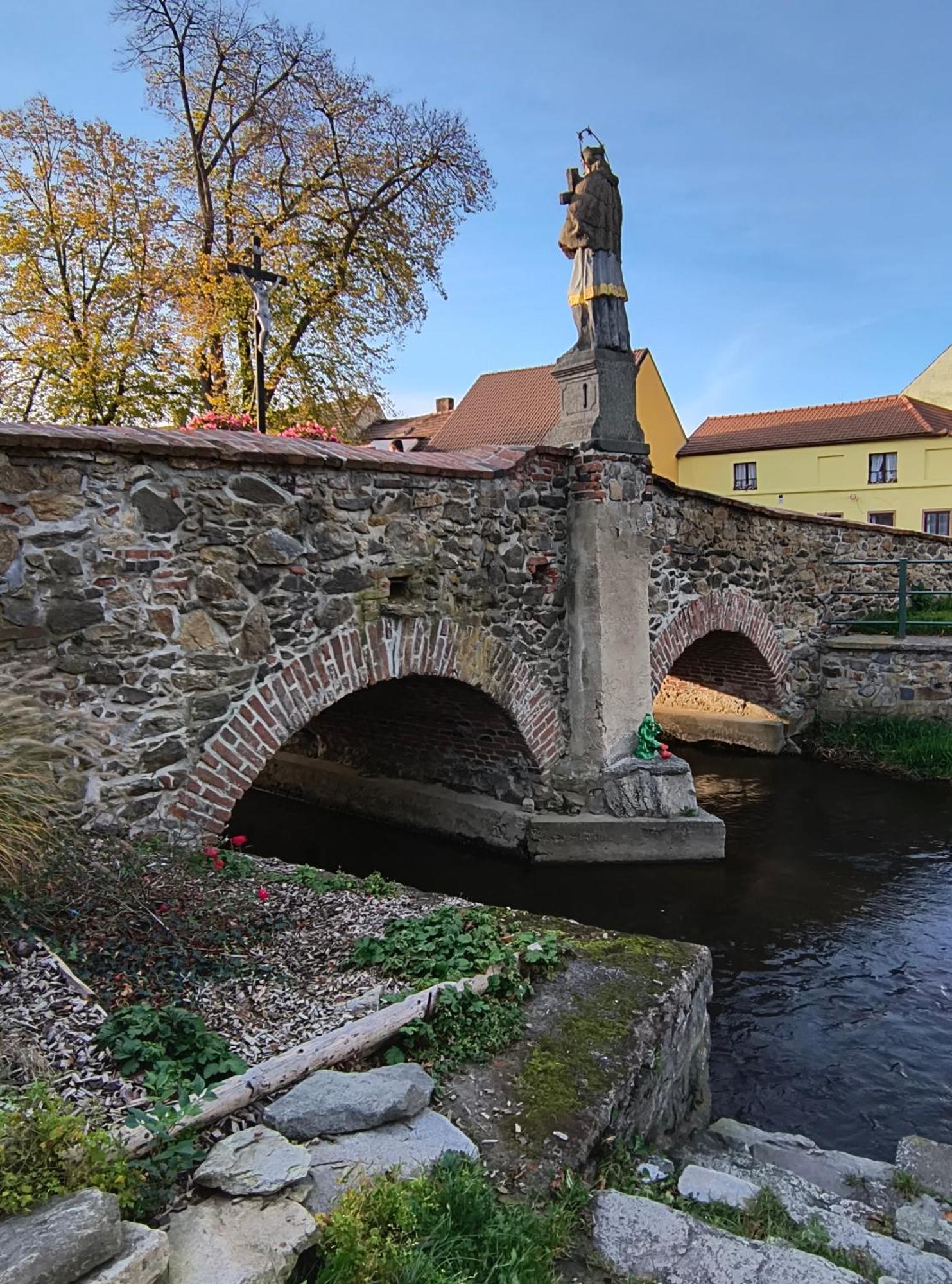 Chaloupka U Mostu Sv Jana V Centru Vodnan Vodňany Exteriör bild